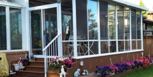 Glass sunroom with screens and aluminum posts